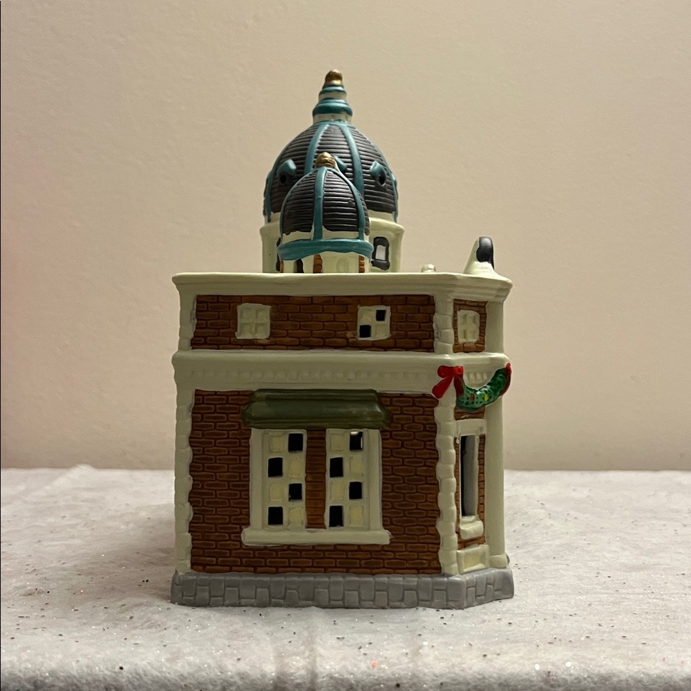 Dickens Keepsake Porcelain Lighted House Village Museum- no cord/light - Picture 5 of 16